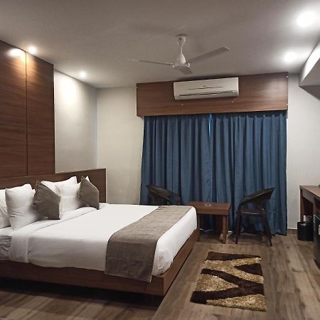 Hotel Tree Fern Дибругарх Экстерьер фото
