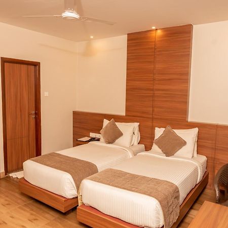 Hotel Tree Fern Дибругарх Экстерьер фото