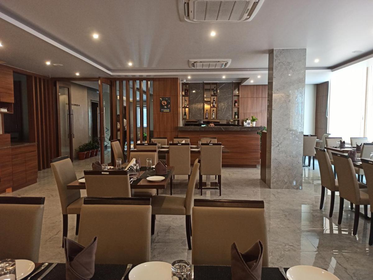 Hotel Tree Fern Дибругарх Экстерьер фото