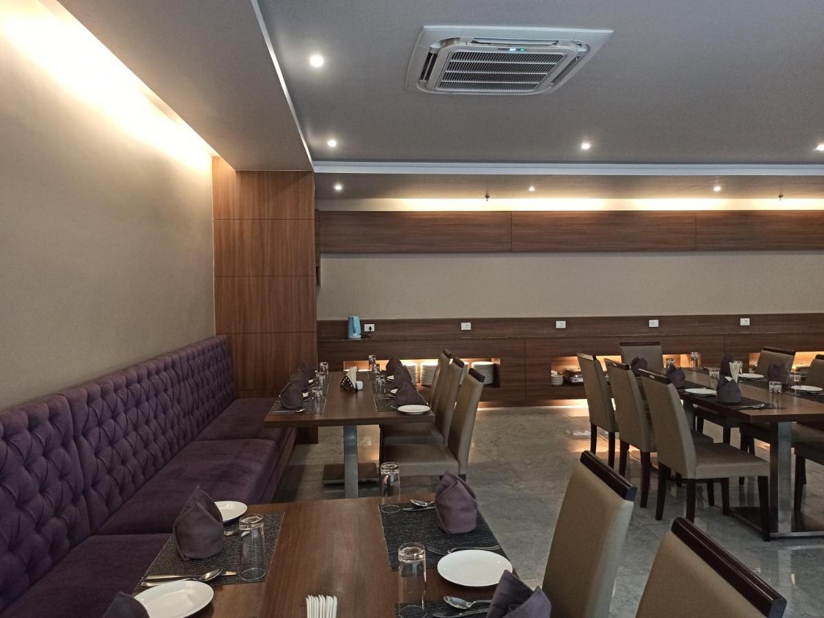 Hotel Tree Fern Дибругарх Экстерьер фото