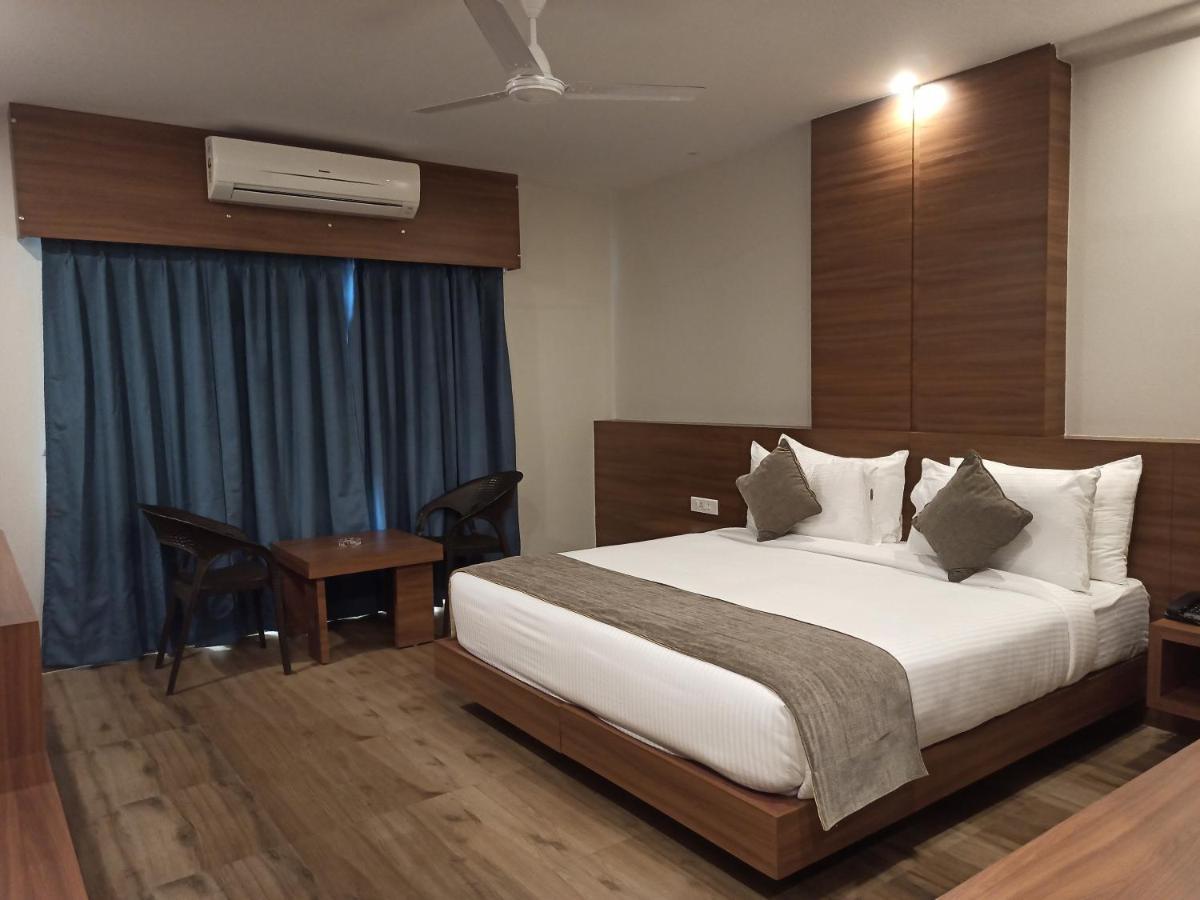 Hotel Tree Fern Дибругарх Экстерьер фото