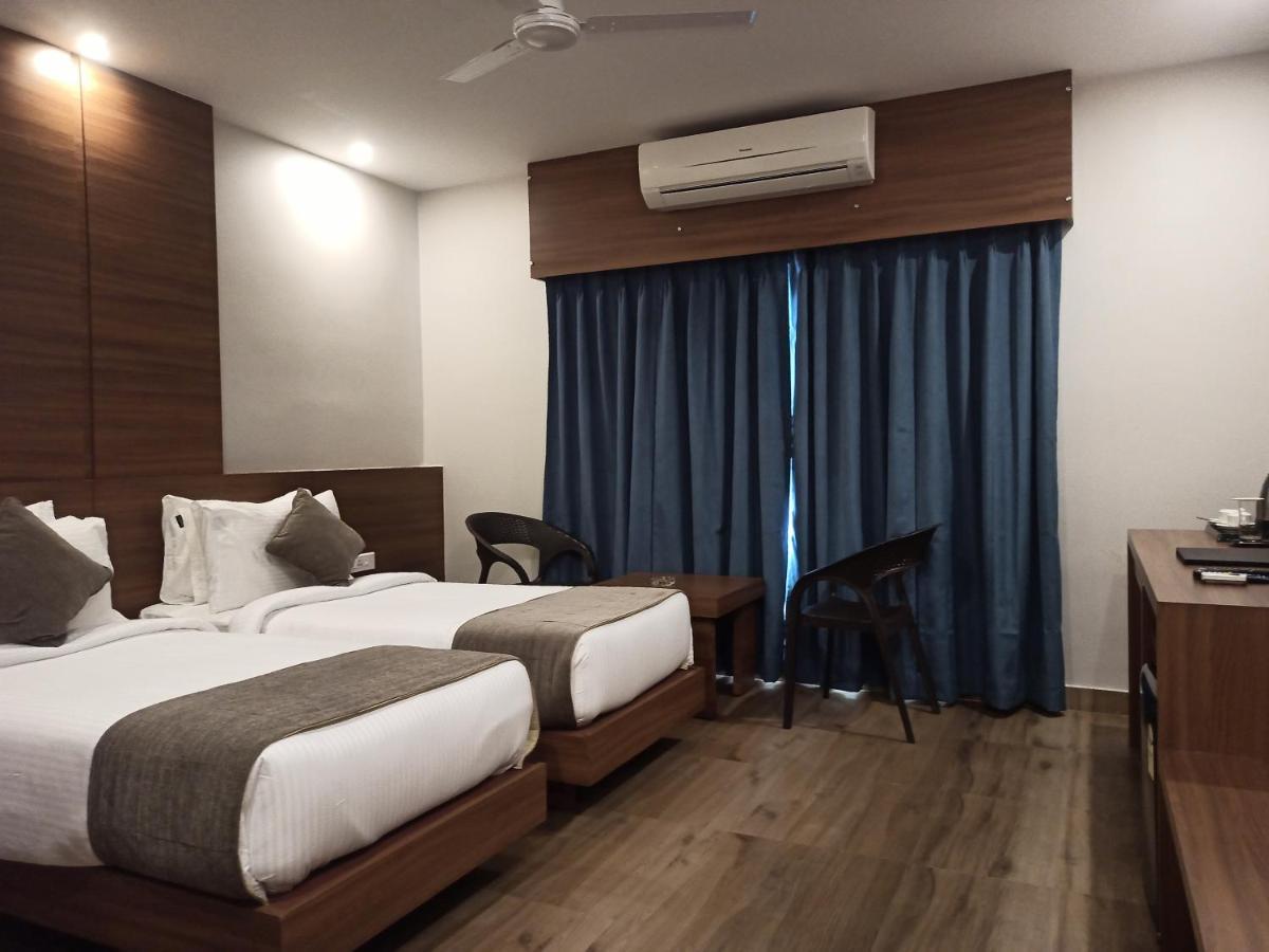 Hotel Tree Fern Дибругарх Экстерьер фото