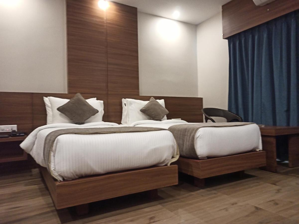 Hotel Tree Fern Дибругарх Экстерьер фото