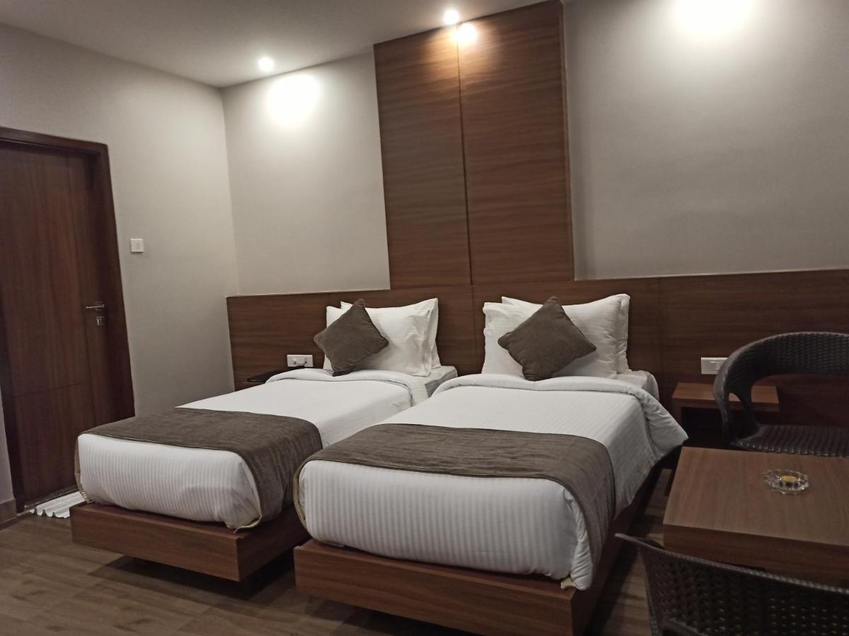 Hotel Tree Fern Дибругарх Экстерьер фото