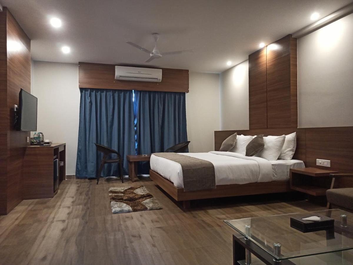 Hotel Tree Fern Дибругарх Экстерьер фото