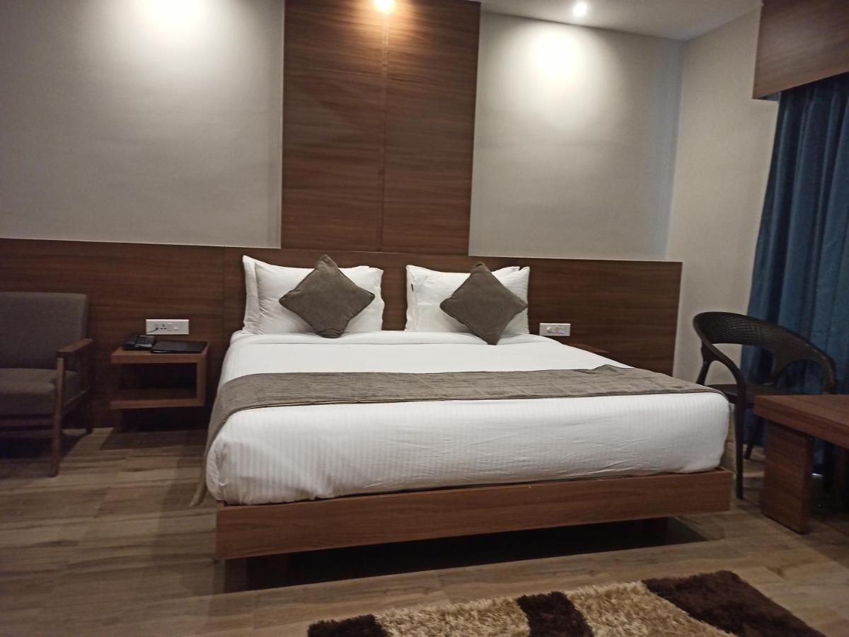 Hotel Tree Fern Дибругарх Экстерьер фото