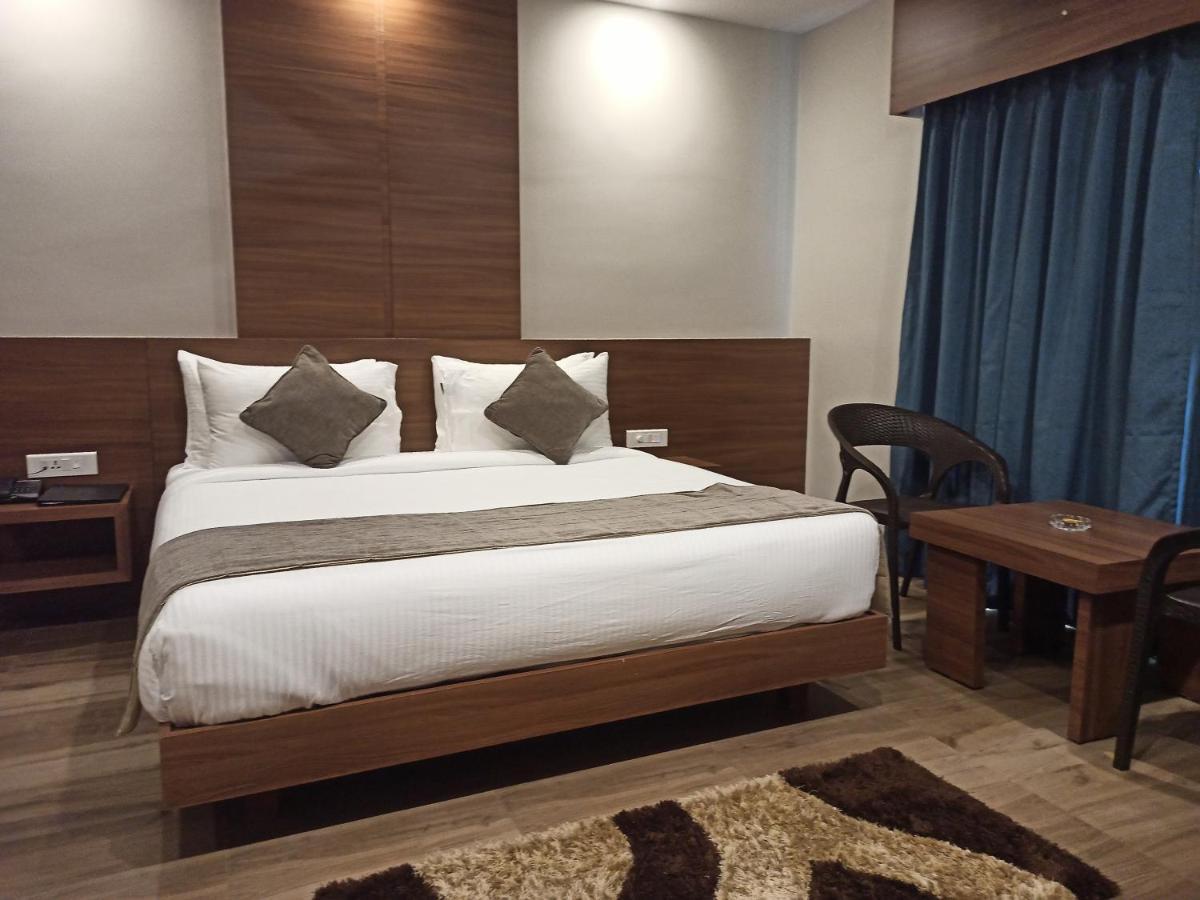 Hotel Tree Fern Дибругарх Экстерьер фото