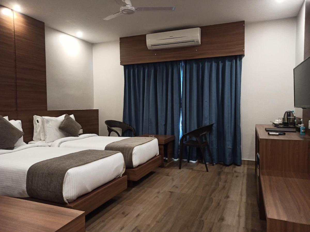 Hotel Tree Fern Дибругарх Экстерьер фото
