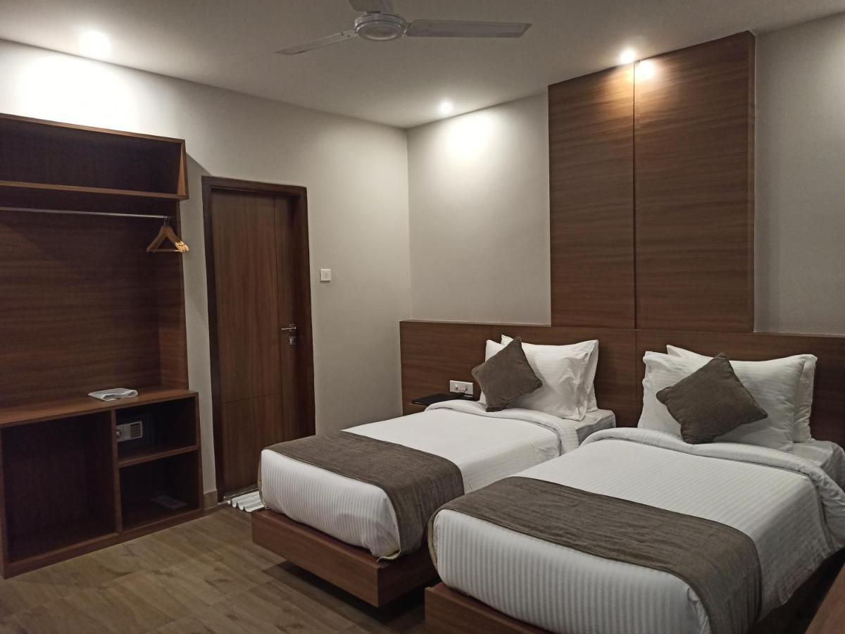 Hotel Tree Fern Дибругарх Экстерьер фото