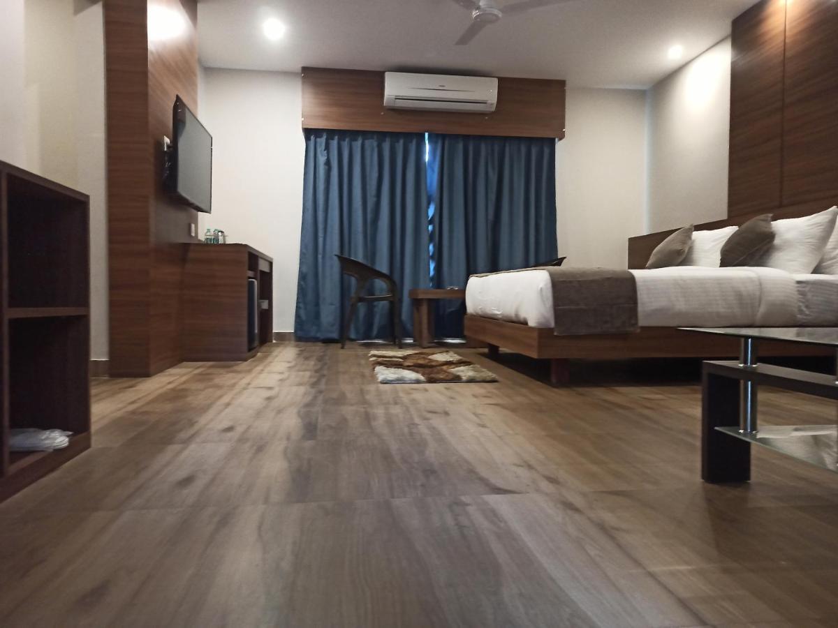 Hotel Tree Fern Дибругарх Экстерьер фото