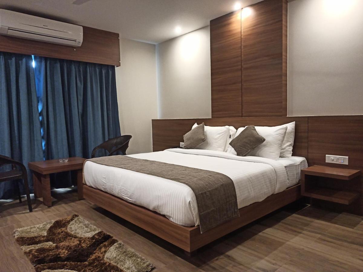 Hotel Tree Fern Дибругарх Экстерьер фото