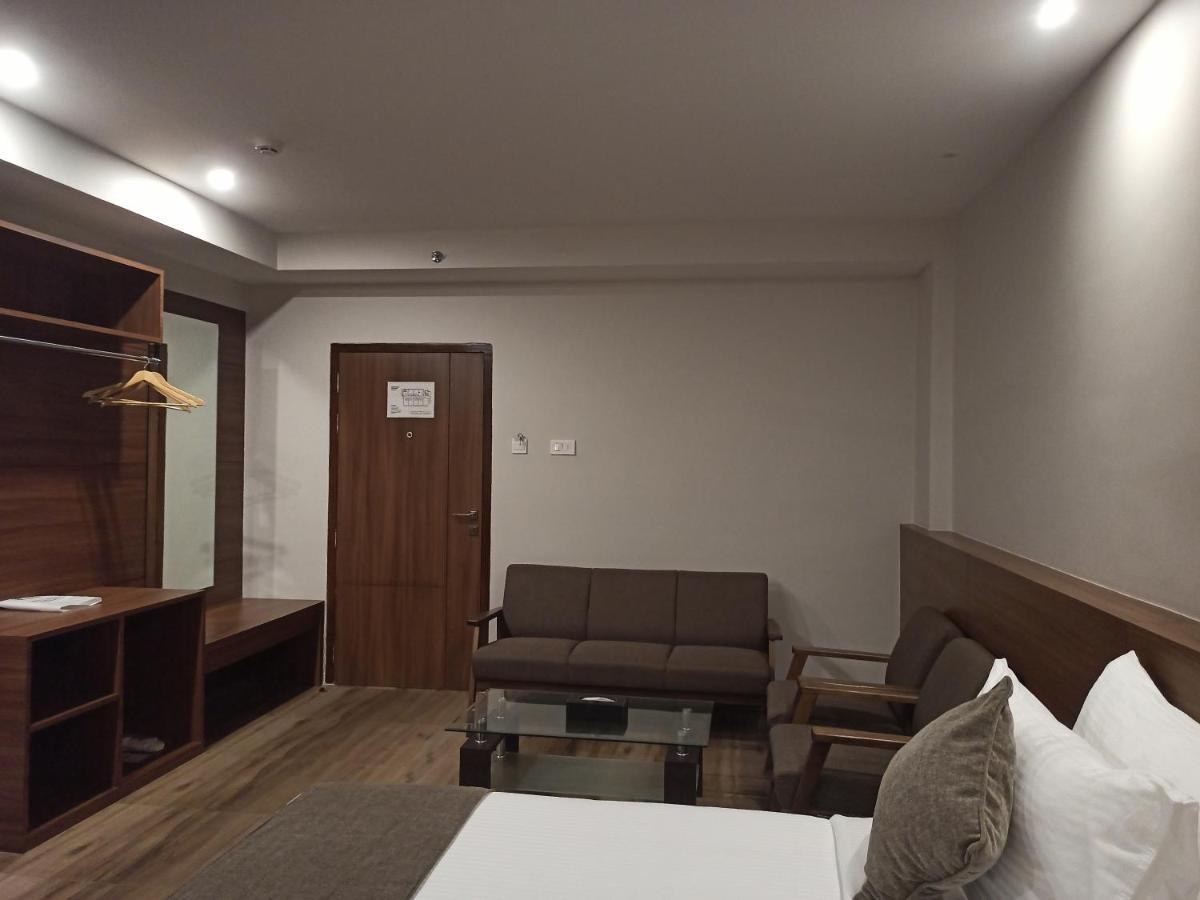 Hotel Tree Fern Дибругарх Экстерьер фото