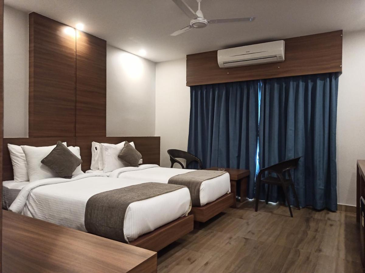 Hotel Tree Fern Дибругарх Экстерьер фото