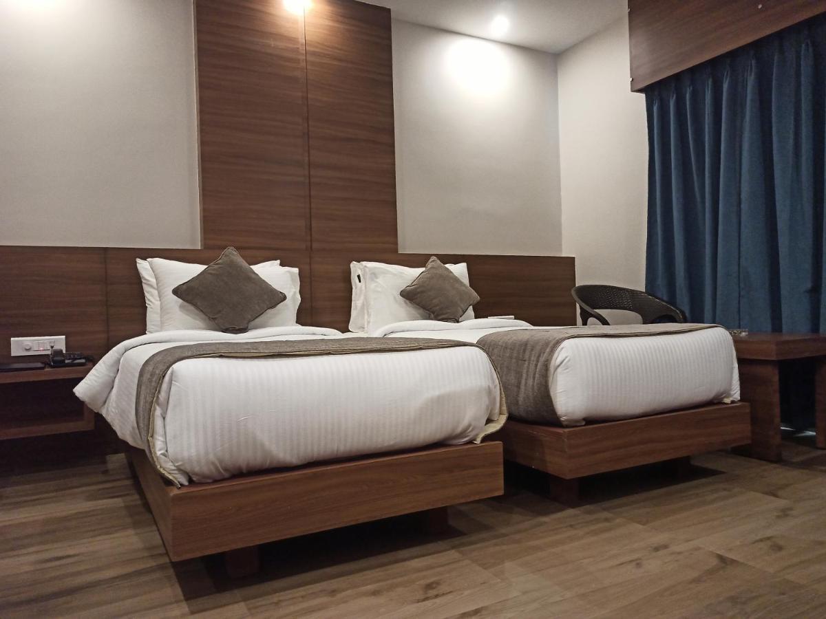Hotel Tree Fern Дибругарх Экстерьер фото