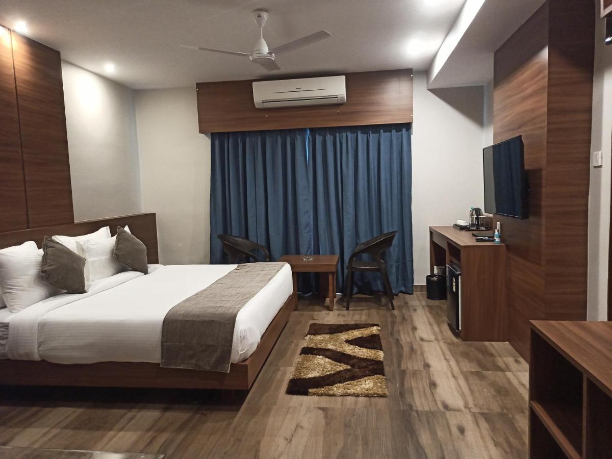 Hotel Tree Fern Дибругарх Экстерьер фото