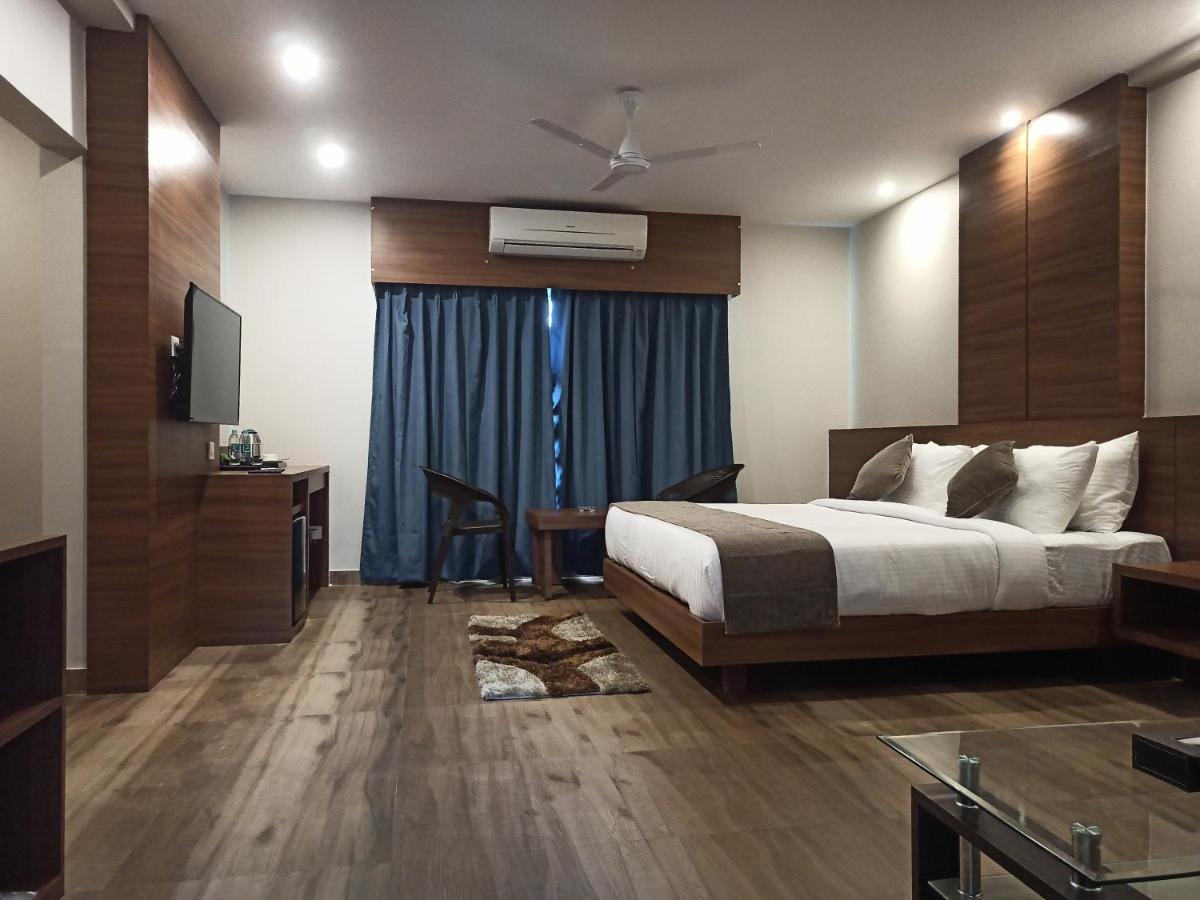 Hotel Tree Fern Дибругарх Экстерьер фото