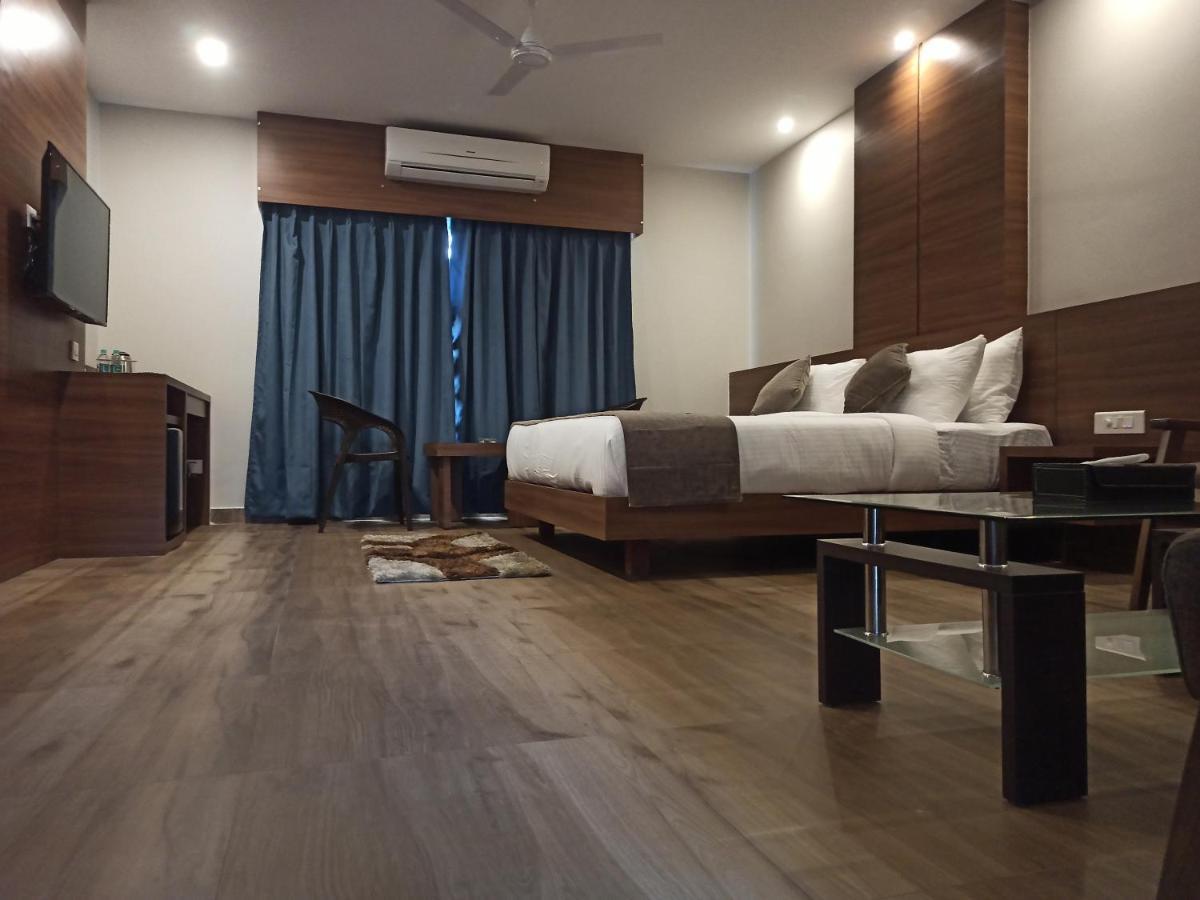 Hotel Tree Fern Дибругарх Экстерьер фото