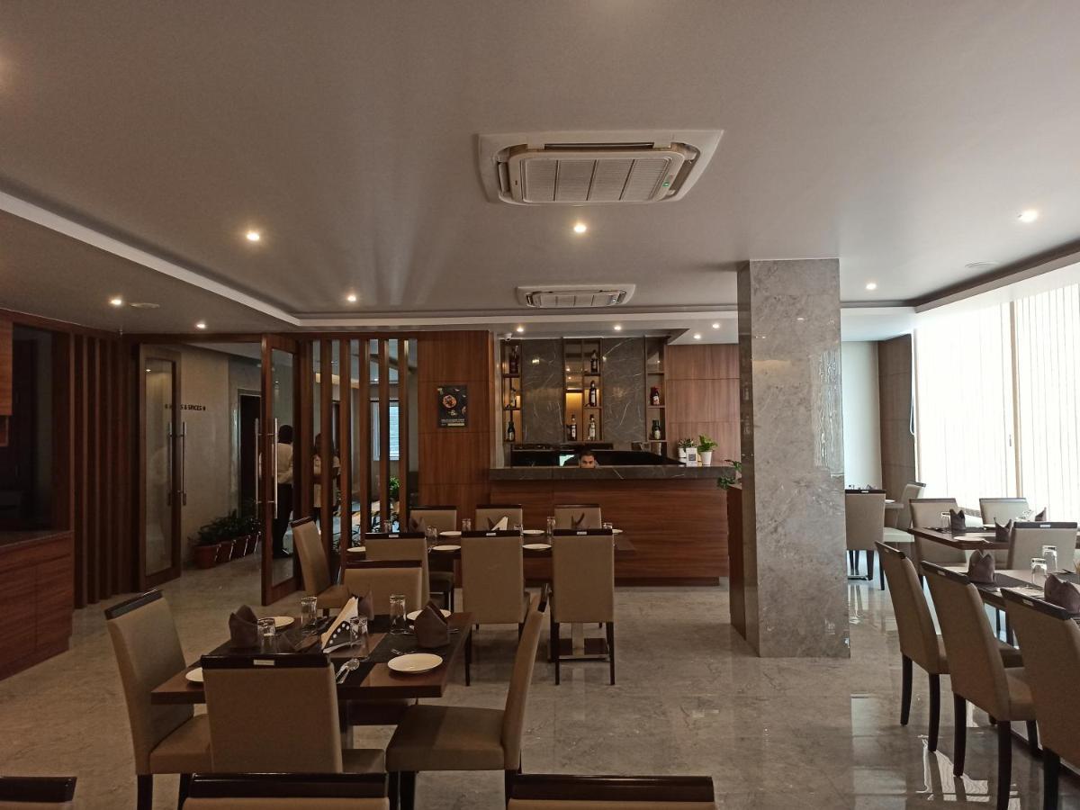 Hotel Tree Fern Дибругарх Экстерьер фото