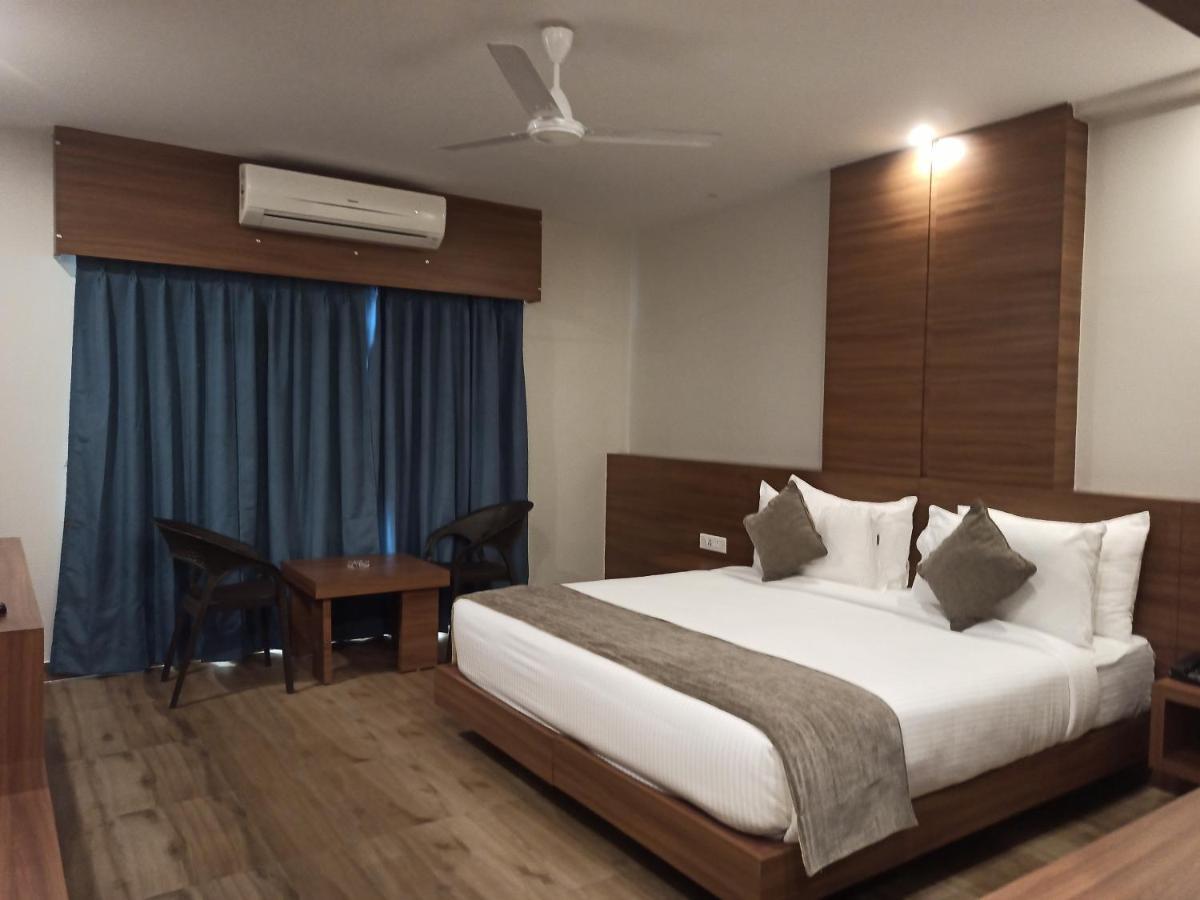 Hotel Tree Fern Дибругарх Экстерьер фото