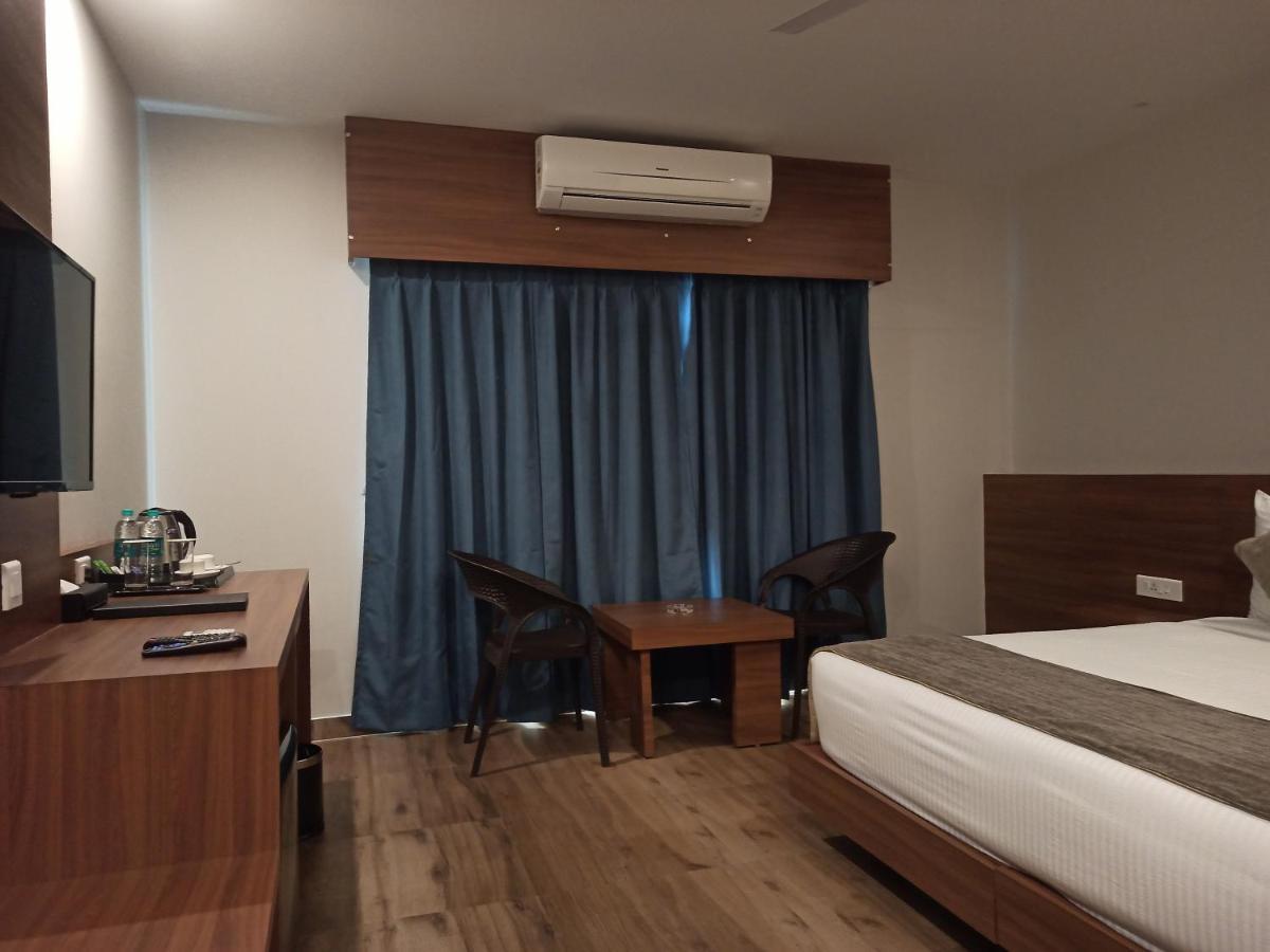 Hotel Tree Fern Дибругарх Экстерьер фото