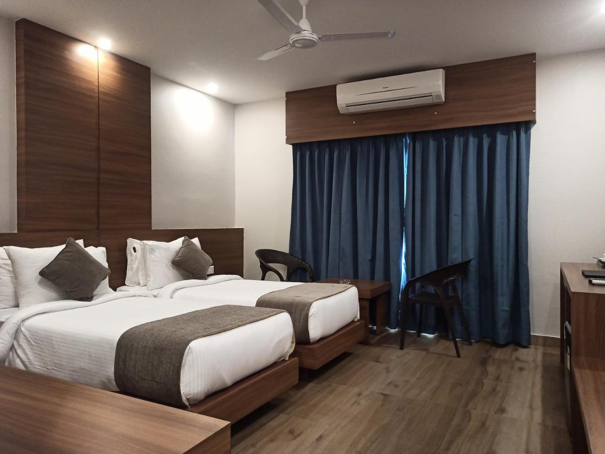 Hotel Tree Fern Дибругарх Экстерьер фото