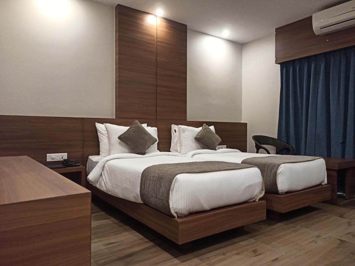 Hotel Tree Fern Дибругарх Экстерьер фото