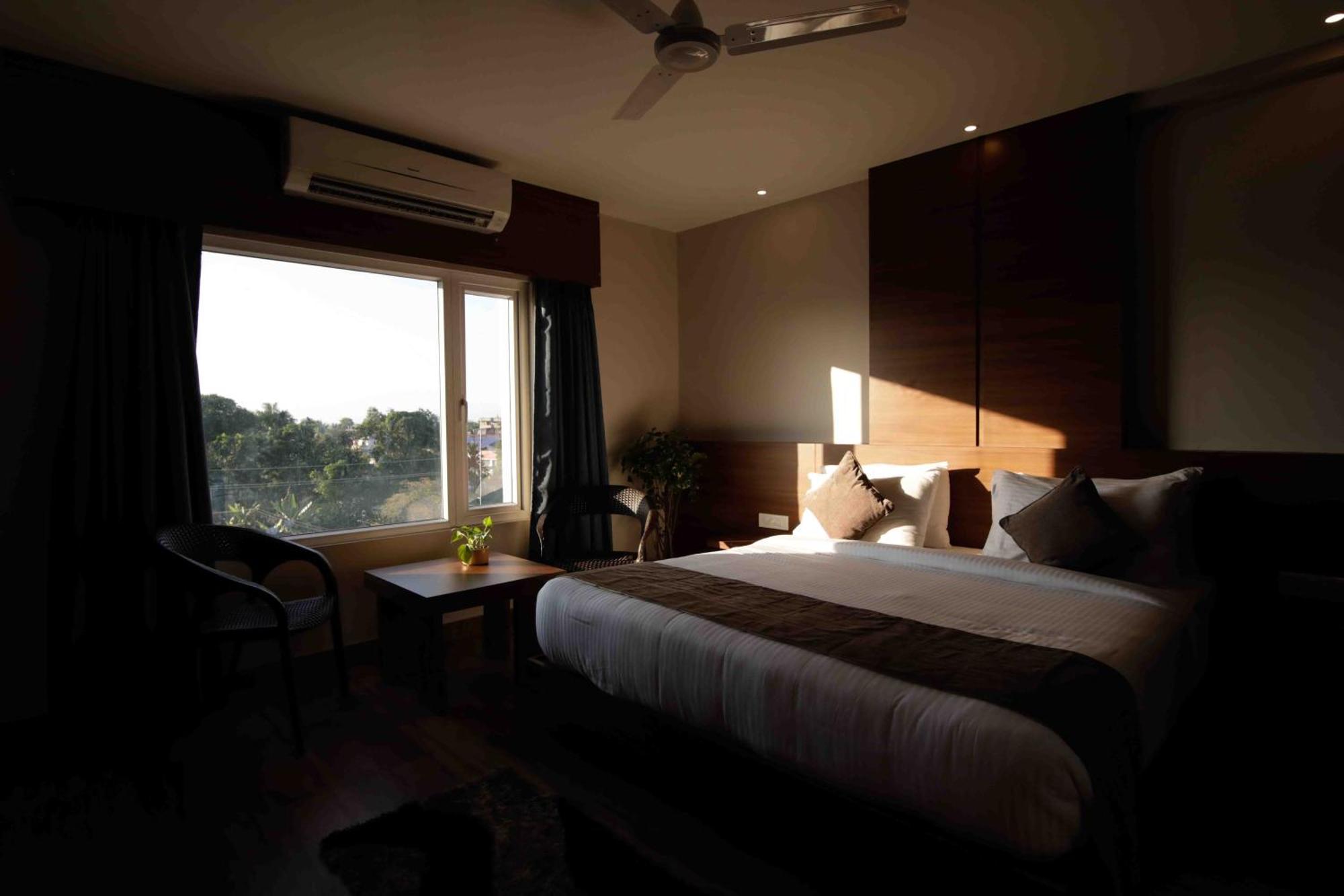 Hotel Tree Fern Дибругарх Экстерьер фото