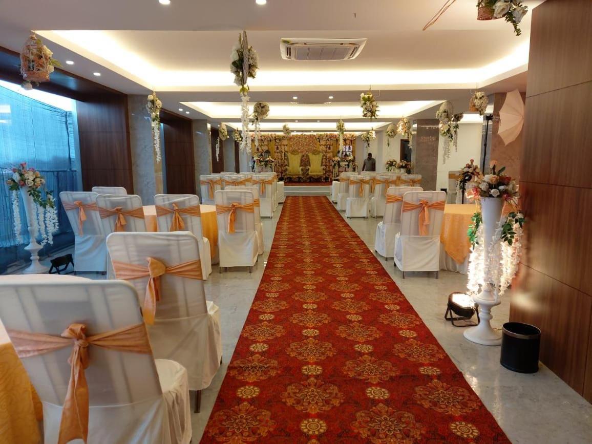 Hotel Tree Fern Дибругарх Экстерьер фото