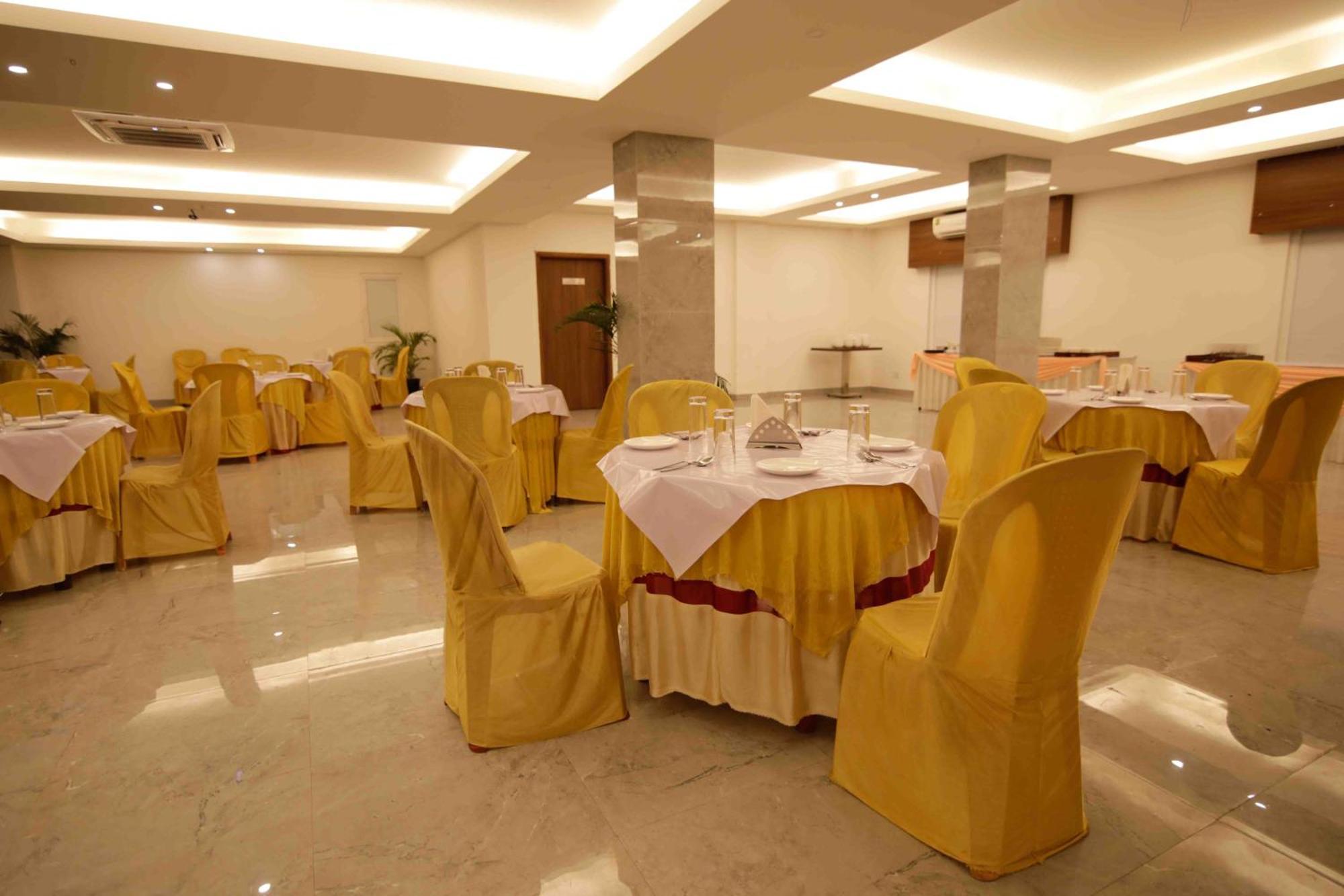 Hotel Tree Fern Дибругарх Экстерьер фото