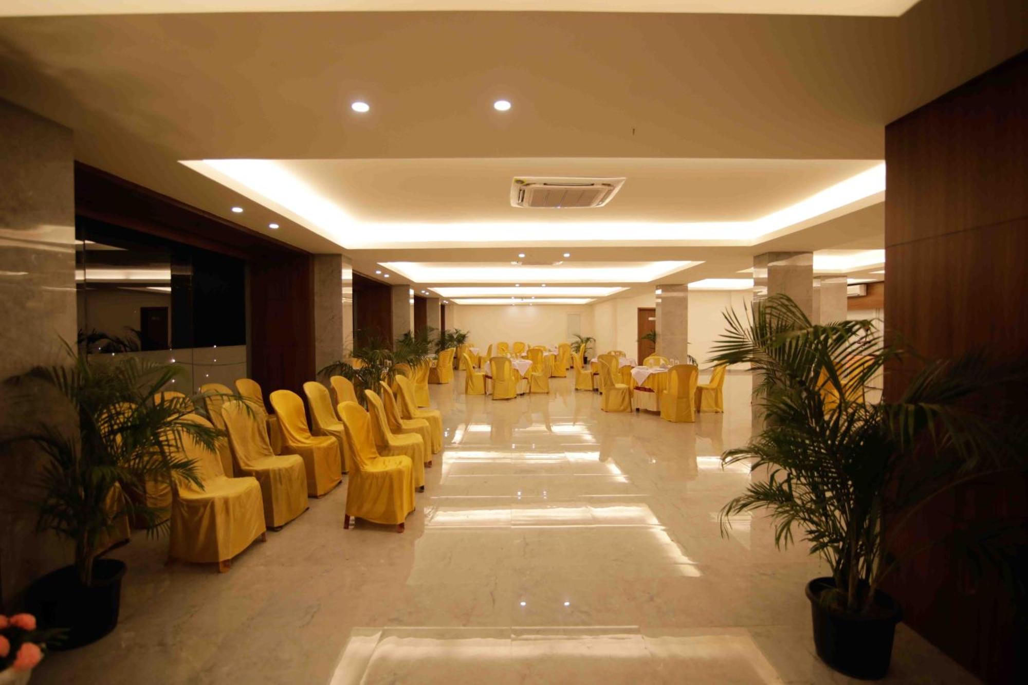 Hotel Tree Fern Дибругарх Экстерьер фото